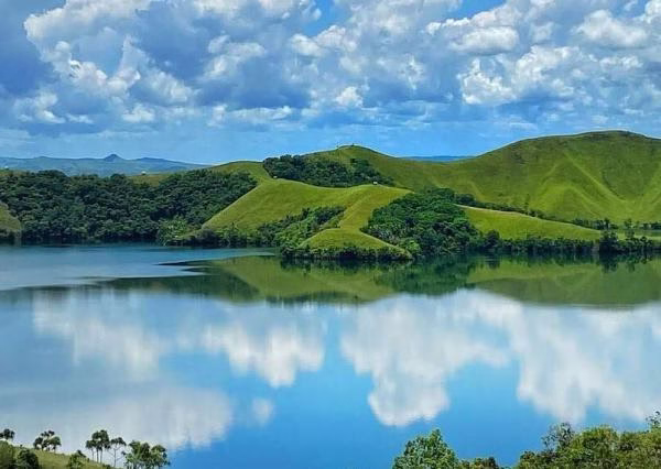 Pesona Alam Papua yang Tak Pernah Gagal Memukau " Danau Rombebai"