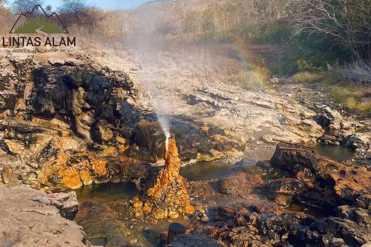 Keajaiban Air Panas di Ujung Timur NTT: Tuti Adagae