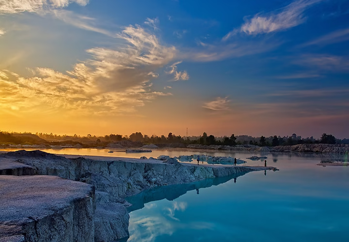 Danau Kaolin Bangka Belitung: Pesona Biru Eksotis Bekas Tambang