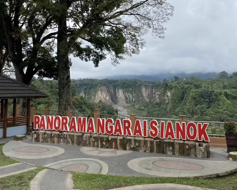 Pesona Ngarai Sianok: Lembah Cantik nan Damai di Bukittinggi