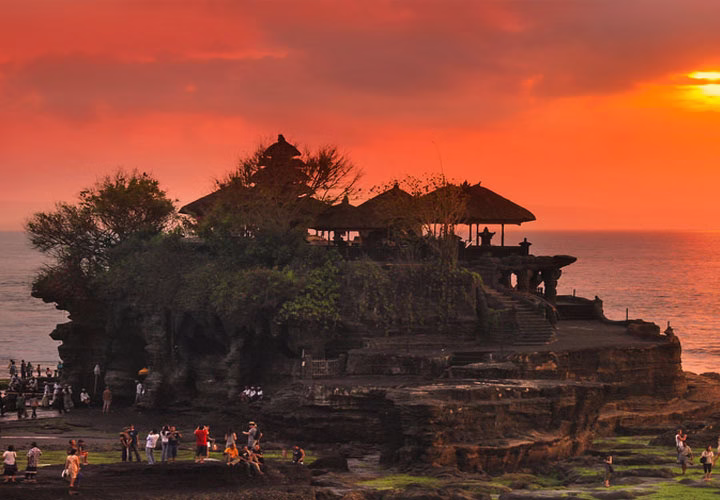 Pura Tanah Lot, Ikon Wisata Spiritual dan Panorama Sunset Bali
