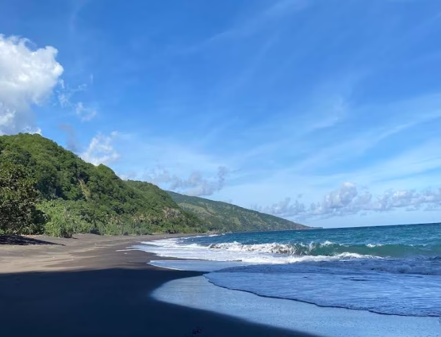 Pantai Mbu’u, Pesona Tersembunyi di Balik Bandara Ende