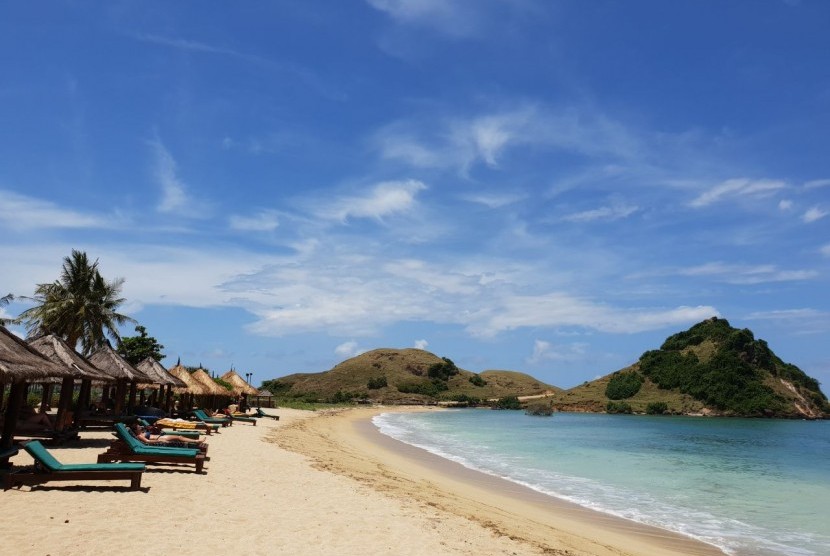 Pantai Seger, Harmoni Alam dan Legenda Mandalika di Lombok Tengah