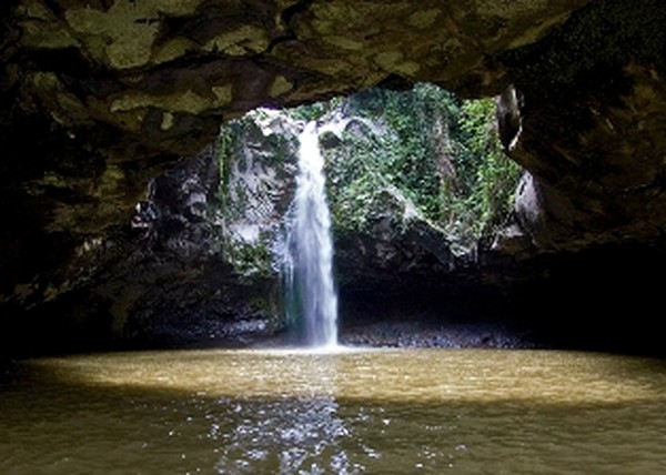 Air Terjun Jembatan Batu, Surga Tersembunyi bagi Pecinta Panjat Tebing